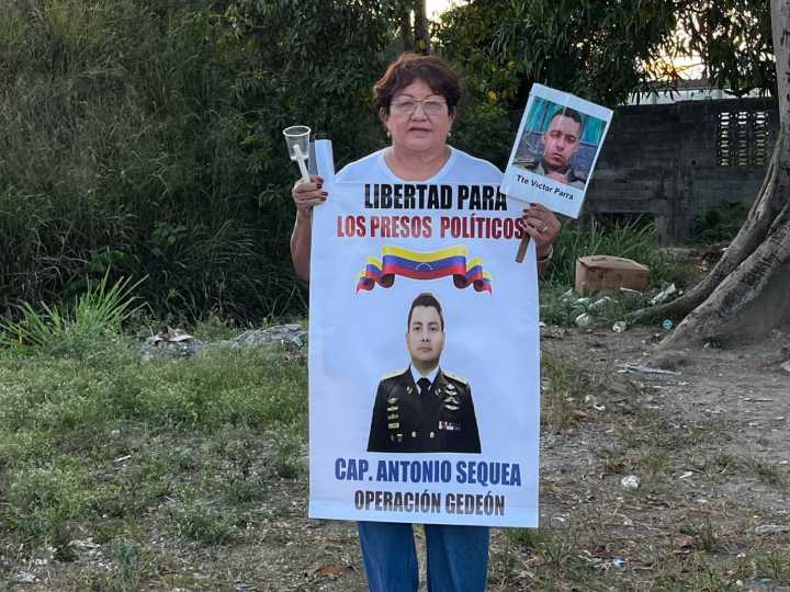 “Lo mantienen desnudo y esposado”: Denuncian aislamiento prolongado del capitán Sequea