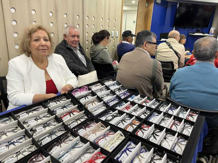 Fundación CChC y empresas constructoras realizan operativo de salud y oftalmología para jubilados del sector