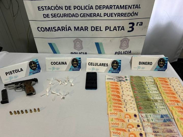 Detuvieron a un hombre armado, con cocaína y casi 57 mil pesos