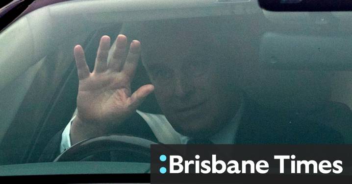 Top prosecutor demands fresh police investigation into Andrew claims