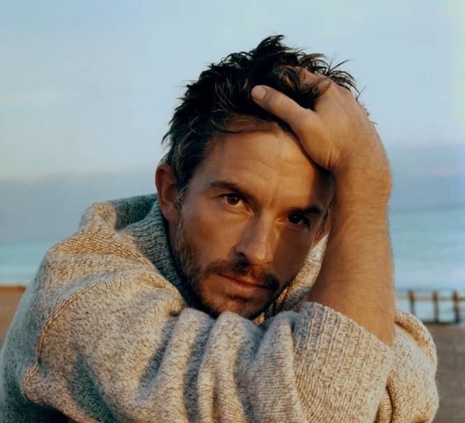 Jonathan Bailey es el hombre más sexy del mundo para la revista People