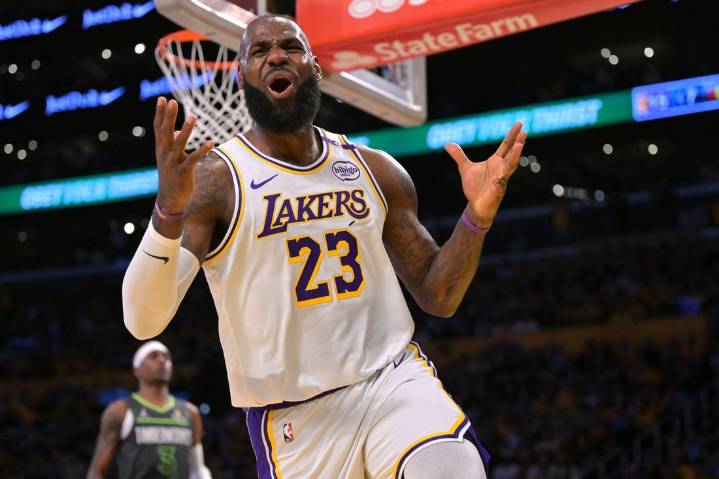 Deadspin | Report: LeBron James ramping up, to practice with G League squad