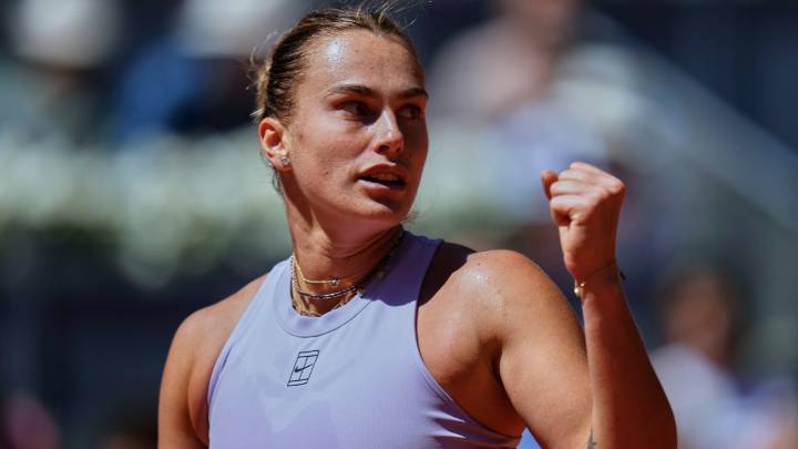 Sabalenka dominates Paolini in opening match of WTA Finals