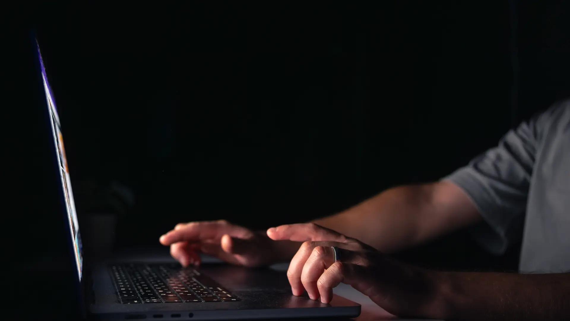 Multa pionera por difundir desnudos creados con IA: uno de los menores de Almendralejo, sancionado