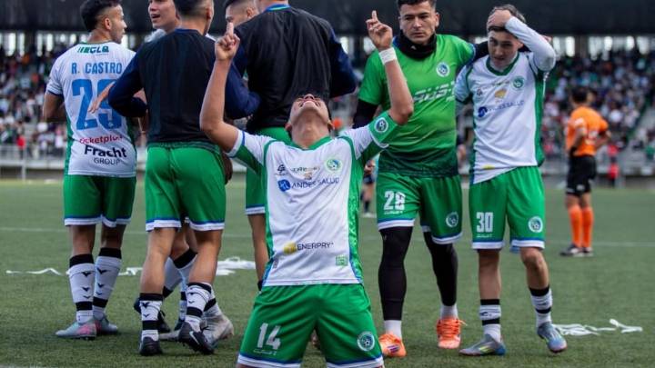 Deportes Puerto Montt gana el clásico para volver a la Primera B luego de dos años
