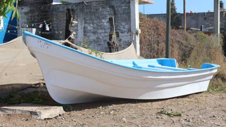 Entregan embarcaciones y motores marinos a pescadores de La Cruz