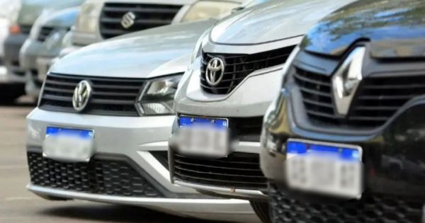 Denuncian que más de 80.000 autos "mellizos" circulan por Argentina: qué son