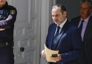 Ábalos muestra un certificado del Congreso para rebatir que los «folios» sean «dinero ilícito»