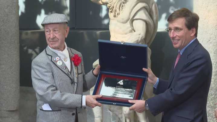 Martínez-Almeida vuelve a calzarse las chulapas: el alcalde “progresa adecuadamente” en el arte del chotis