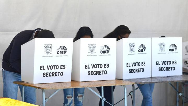 El 41 por ciento de electores ya votó en consulta popular en Ecuador