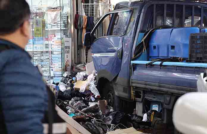 Atropella y mata a dos en Surcorea