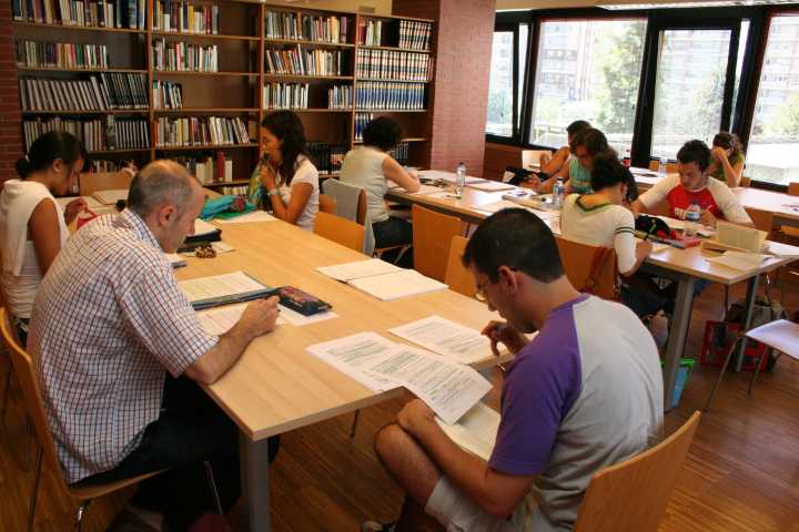 Las salas de estudio de Gijón amplían su horario por Navidad