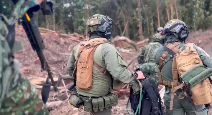 Sigue lío por muerte de menores en bombardeo: Petro lo defiende