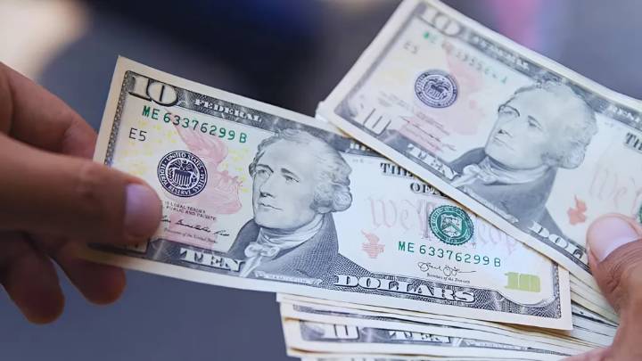Dólar oficial abre noviembre con un alza de 25 % en el último mes