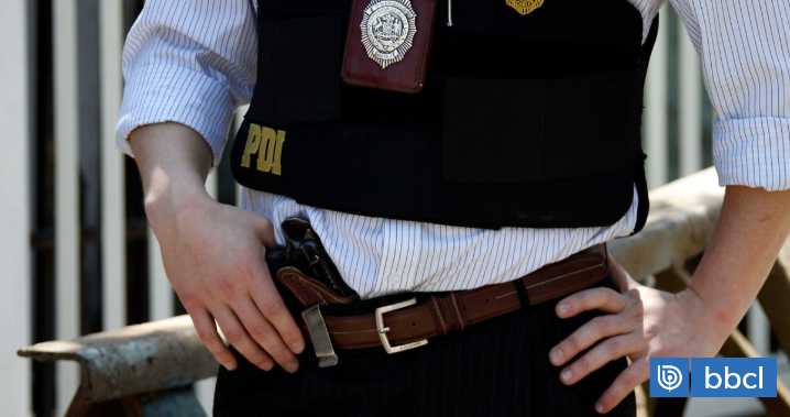 Funcionario de la PDI repele a balazos robo de su vehículo en Maipú: un asaltante resultó herido