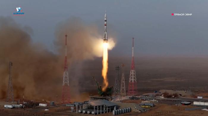 U.S.-Russian crew of 3 blasts off to the International Space Station in a Russian Soyuz spacecraft