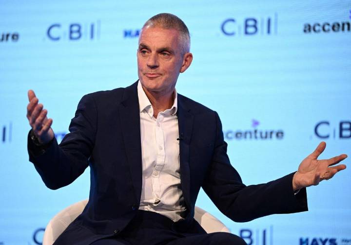 Dimite el director de la BBC tras ser acusado de manipular declaraciones de Trump