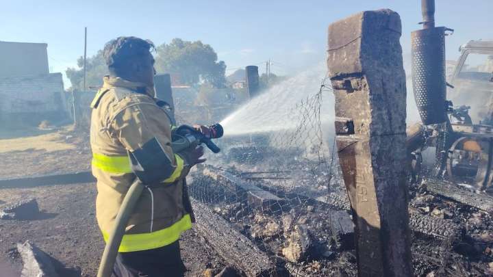Explosión provoca incendio en predio de Huehuetoca
