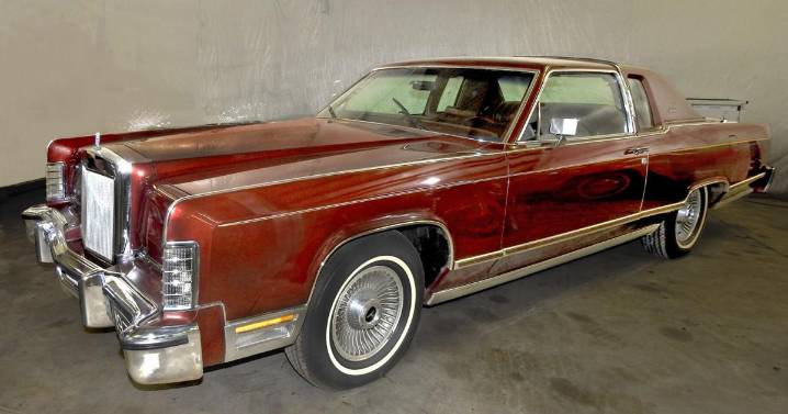 The 1978 Lincoln Continental Town Coupe was a relatively rare car