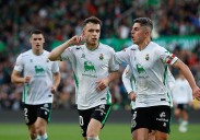 Brazos en alto, guiños a la grada y abrazos