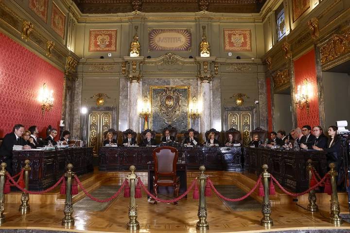 "Señor fiscal, ¿me ayudaría a eliminar unos datos del móvil para que no los vea mi mujer?"