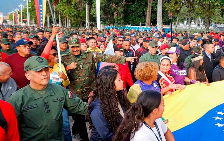 Presidente Maduro acompaña al pueblo por el Bicentenario de la Espada del Perú