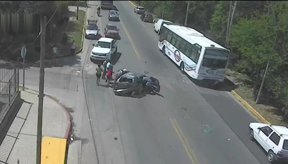 Impactante triple choque en Córdoba: dos mujeres sufrieron traumatismo de cráneo y debieron ser internadas de urgencia