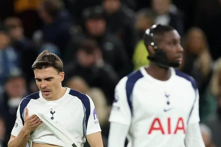 Tottenham 1 Fulham 2: Spurs fans boo their goalkeeper, Frank left to fix familiar issues