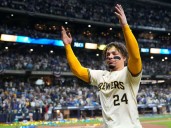 William Contreras permanecerá con Milwaukee