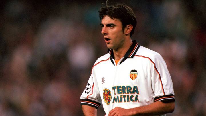Qué fue de... Claudio López, el 'piojo' del Valencia que trajo auténticos dolores de cabeza a los defensas de la liga española