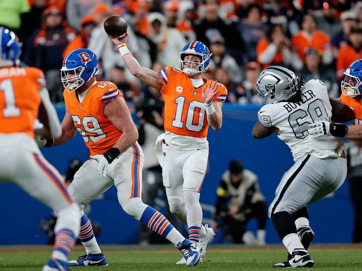Broncos someten a Raiders con su defensa