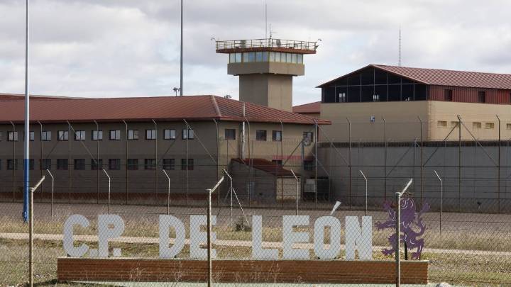 El presunto asesino de su hermano en Cuatrovientos entra en prisión provisional en la cárcel de León