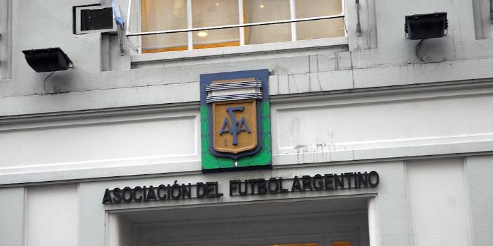 La AFA anunció la Recopa de Campeones, un nuevo torneo que comenzará a disputarse en 2026: el formato y quiénes los jugarán