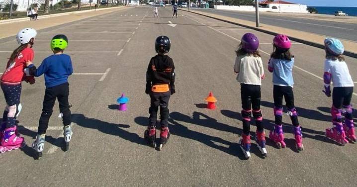 Los más pequeños de Mojácar tienen una cita este domingo sobre ruedas: llega 'Diversión en patines'