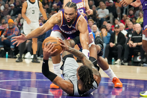 Suns logran tercera victoria consecutiva tras vencer 111-102 a Spurs y frenan racha de triunfos