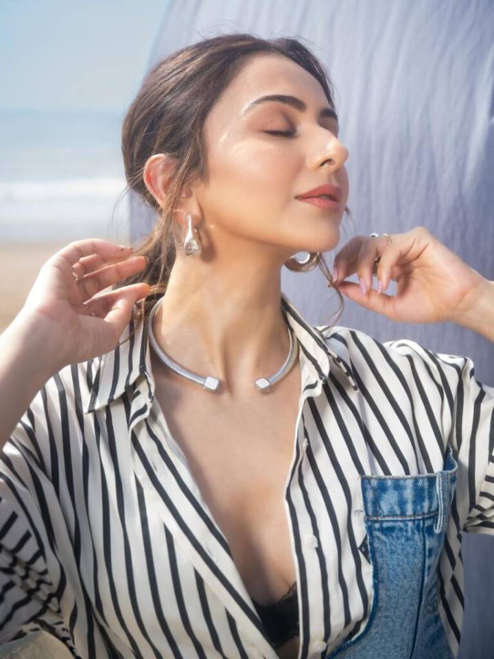 Rakul’s Denim Drama Plays Out in Sunshine