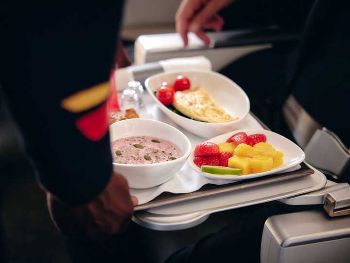 Pocos los saben: qué alimentos puedes llevar en el equipaje de mano para volar sin problemas con la TSA de Estados Unidos y qué es la “Regla 3