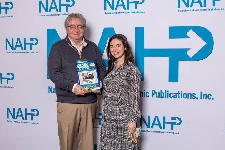 La Opinión recibe premios a la excelencia periodística