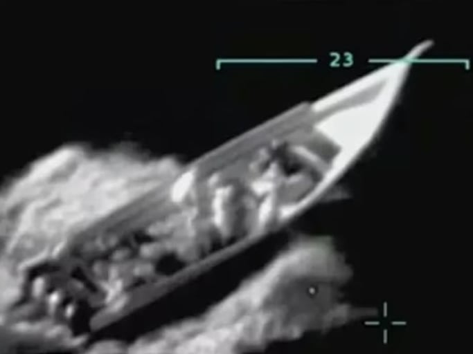 EE. UU. atacó 2 veces una misma lancha en el Caribe para eliminar a supervivientes, según medios