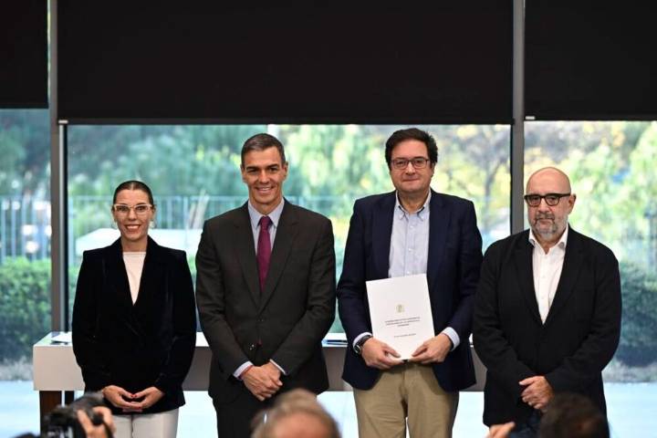 El Gobierno firma la subida salarial del 11% para funcionarios