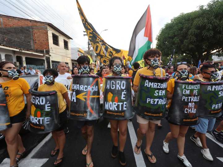 Countries sharply split on fossil fuels on COP30 climate summit final day