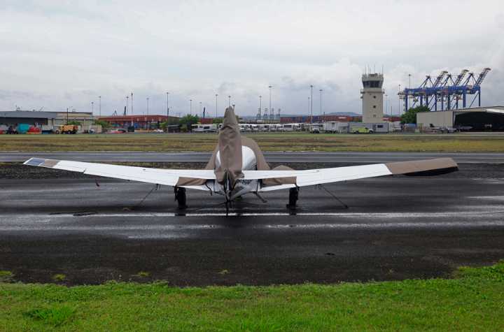 Continúan atrasos en aeropuertos tras peor fin de semana del cierre federal