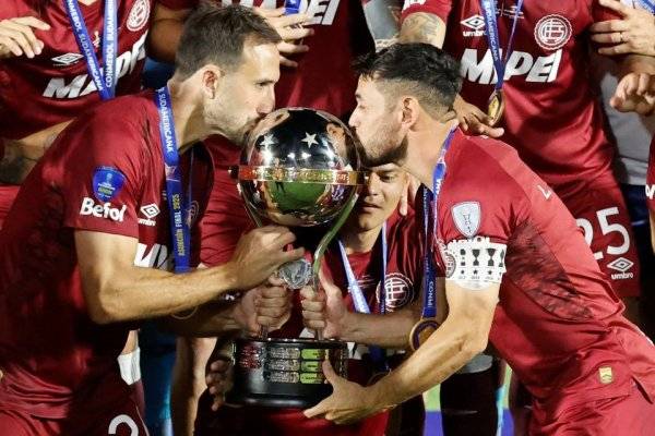 Lautaro “Laucha” Acosta se emocionó en su retiro del fútbol profesional