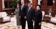 El presidente de China y la primera dama ofrecen una cena privada a los Reyes de España