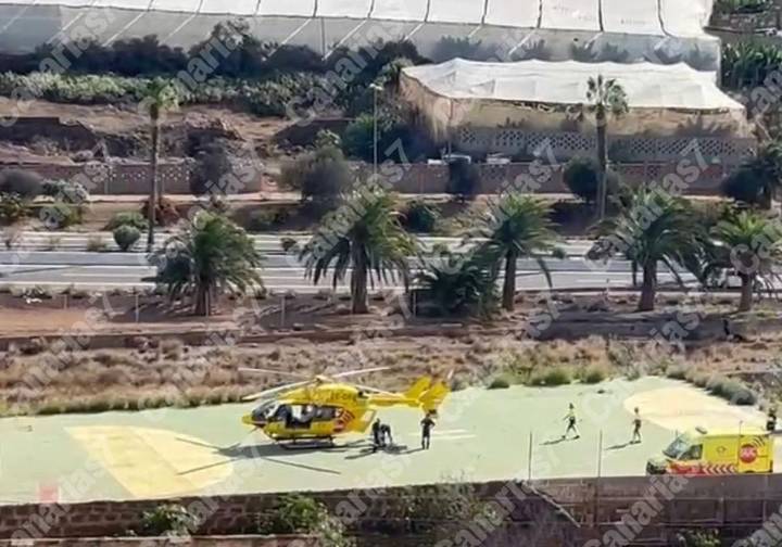 Evacúan en helicóptero a una persona tras precipitarse desde un edificio en Gáldar