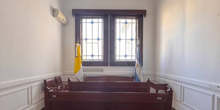 El despacho del expulsado senador Edgardo Kueider fue convertido en una zona para rezar