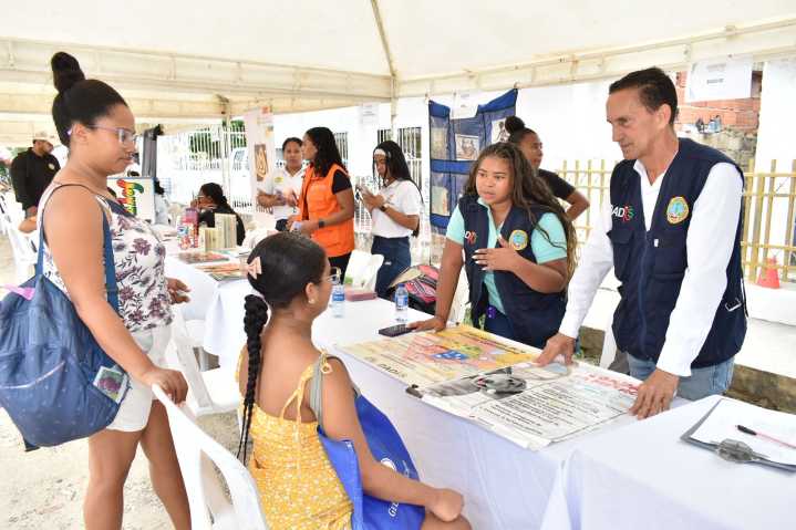 Alcaldía de Cartagena realiza jornada institucional en La María para más de 600 habitantes