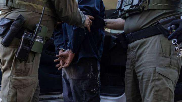 Juez ordena liberar a cientos de personas arrestadas en redada contra la inmigración en Illinois, según WLS