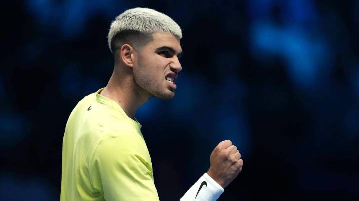 Carlos Alcaraz triumphs over Alex de Minaur in ATP Finals opener