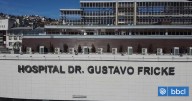 Sorprenden a funcionarios del Hospital Fricke intentando entrar droga: fueron acusados de microtráfico